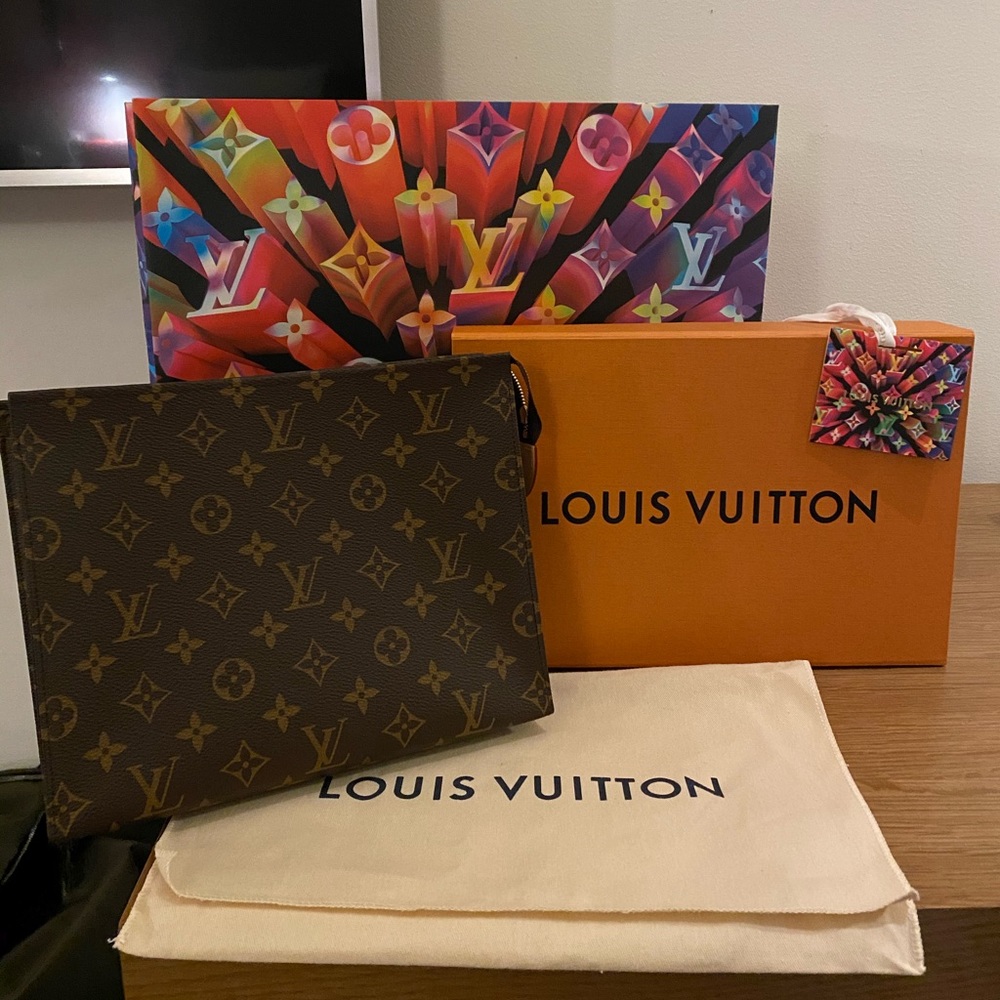 Louis Vuitton Toiletry 26